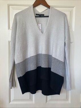 White House Black Market Colorblock V-Neck Sweater in Light Gray, Gray & Black
